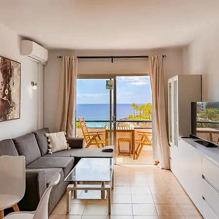 Sea View Beachfront Apartment *